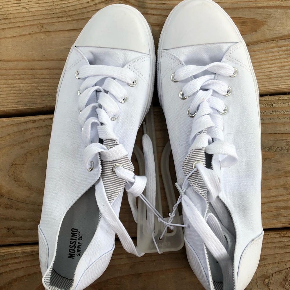 White sneakers size 10